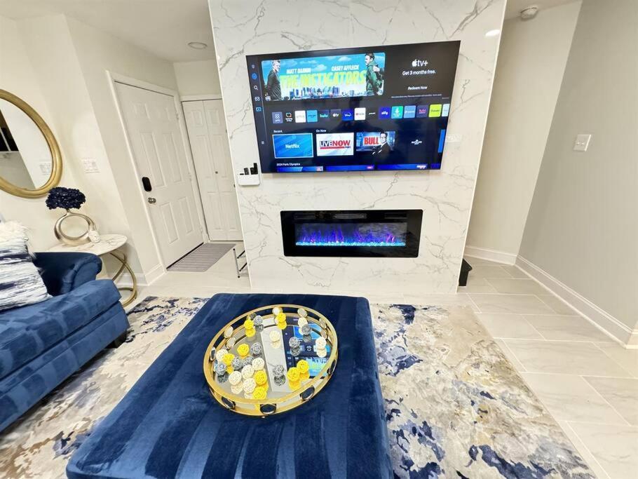 Elegant Oasis Townhome, 10 Mi To Downtown, Near Airport *