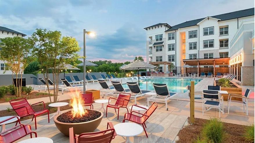 Landing At The Eddy At Riverview - 2 Bedrooms In West End Apartment *