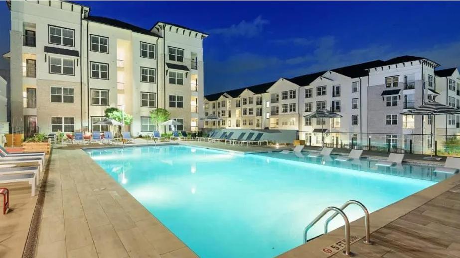 Landing At The Eddy At Riverview - 2 Bedrooms In West End Apartment