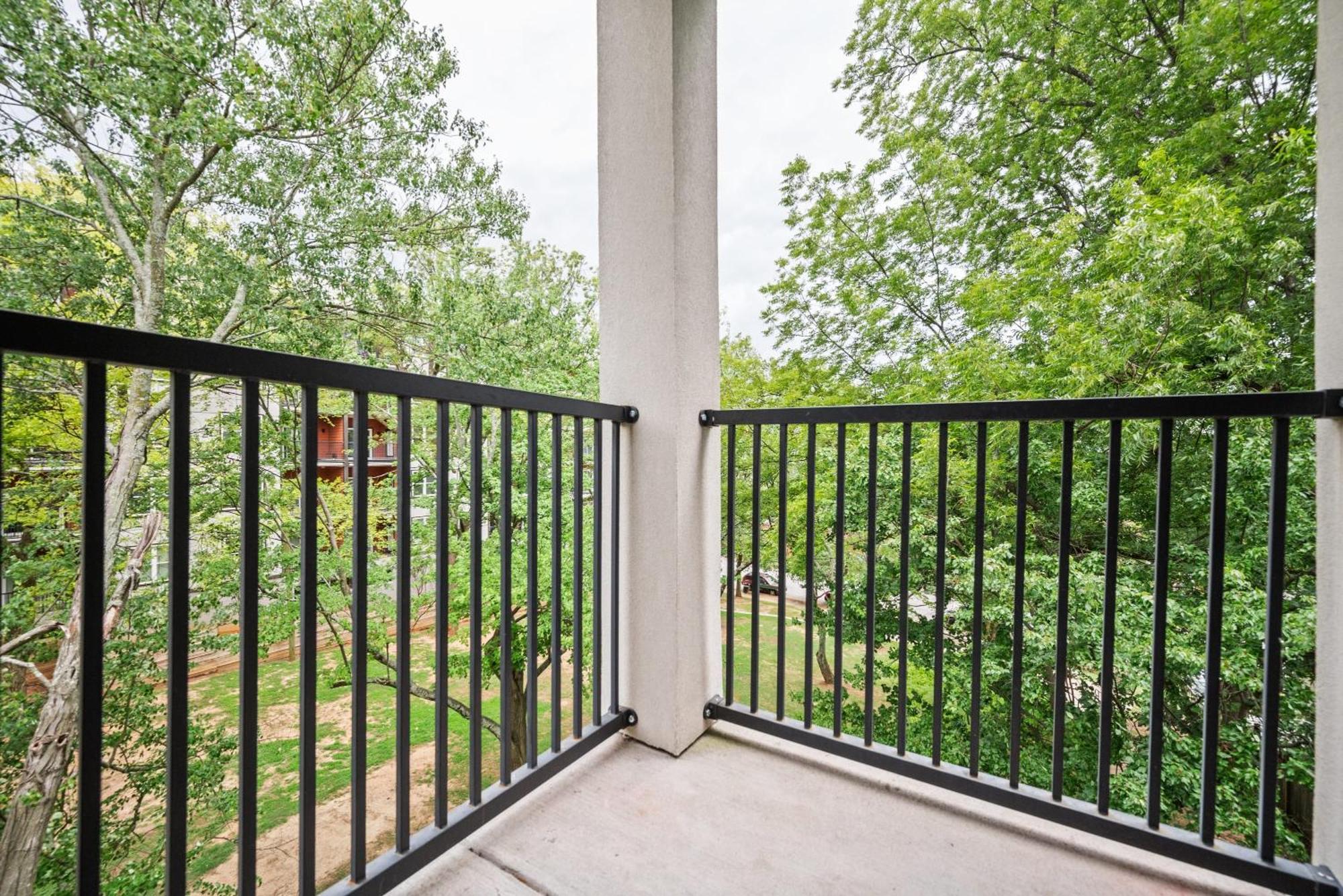 Luxury 1b1b Balcony Downtown 542blvd Atlanta