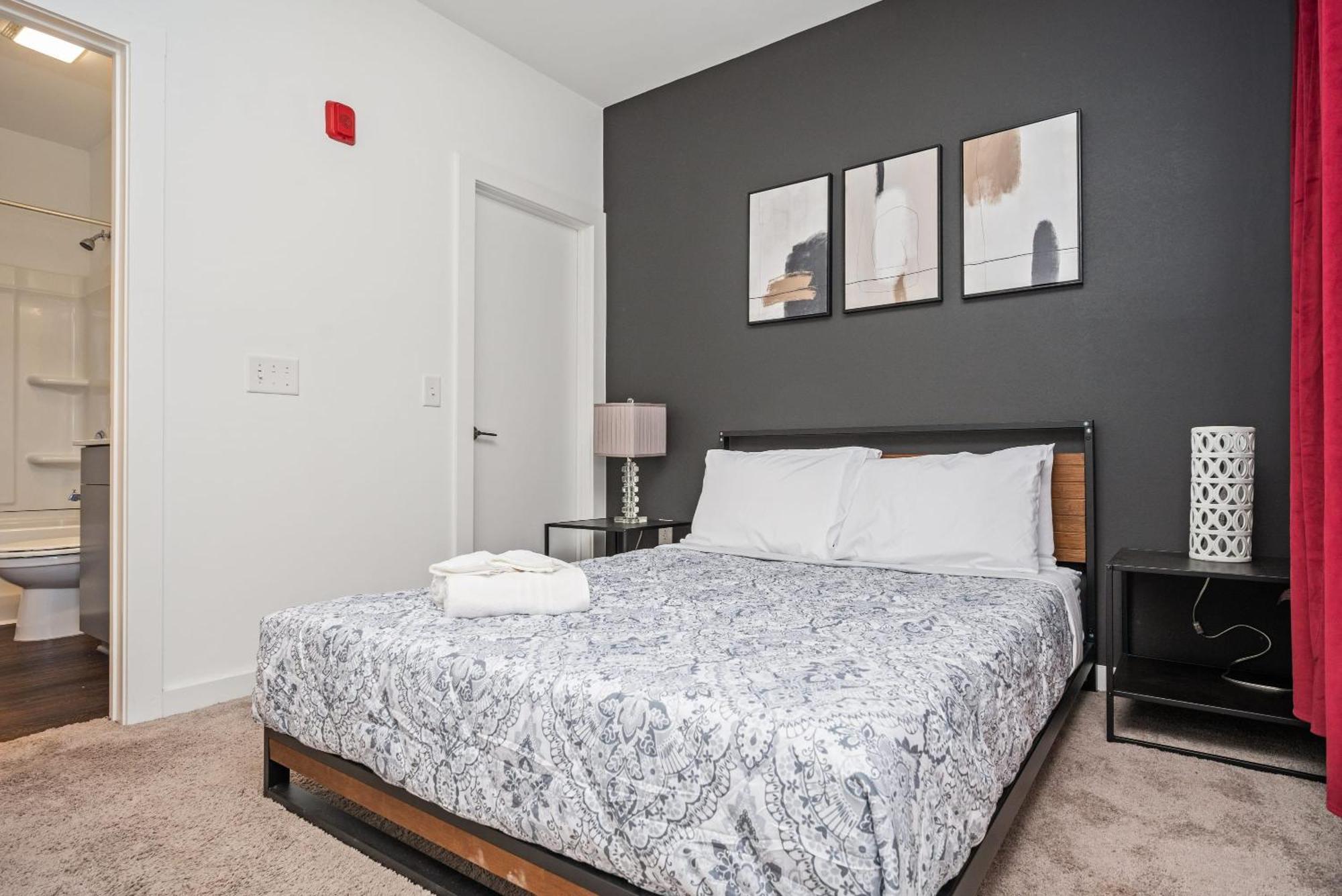 Luxury 1b1b Balcony Downtown 542blvd