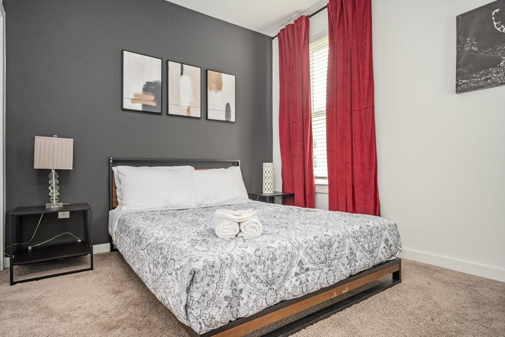 Luxury 1b1b Balcony Downtown 542blvd *