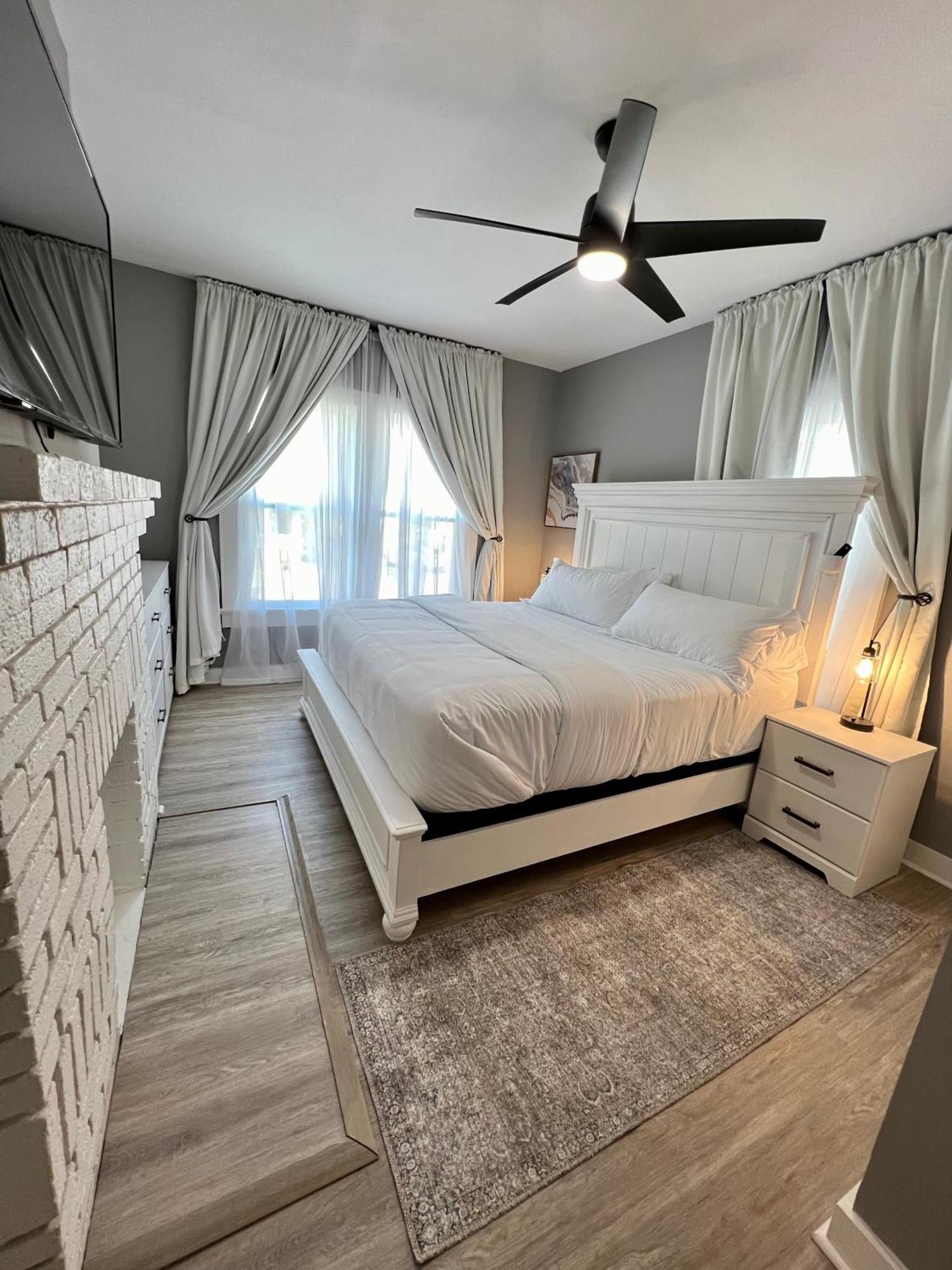Charming 2br 2ba 10 Min Dt Airport By Lsp Homes Holiday home