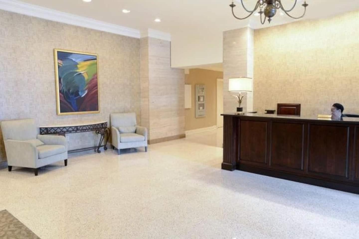 Holiday home A Contemporary Unit, Downtown High-rise! *