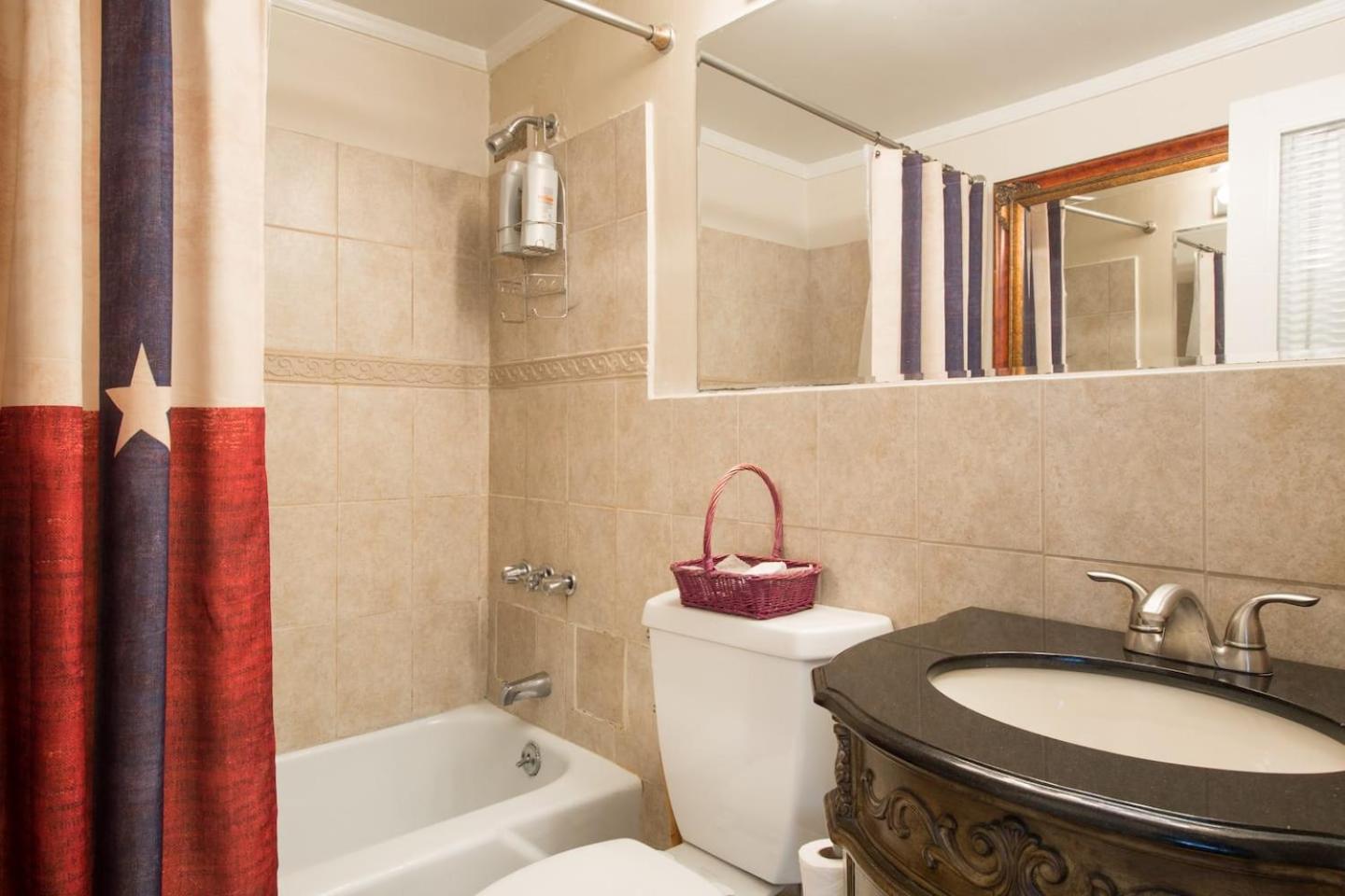 A Contemporary Unit, Downtown High-rise!