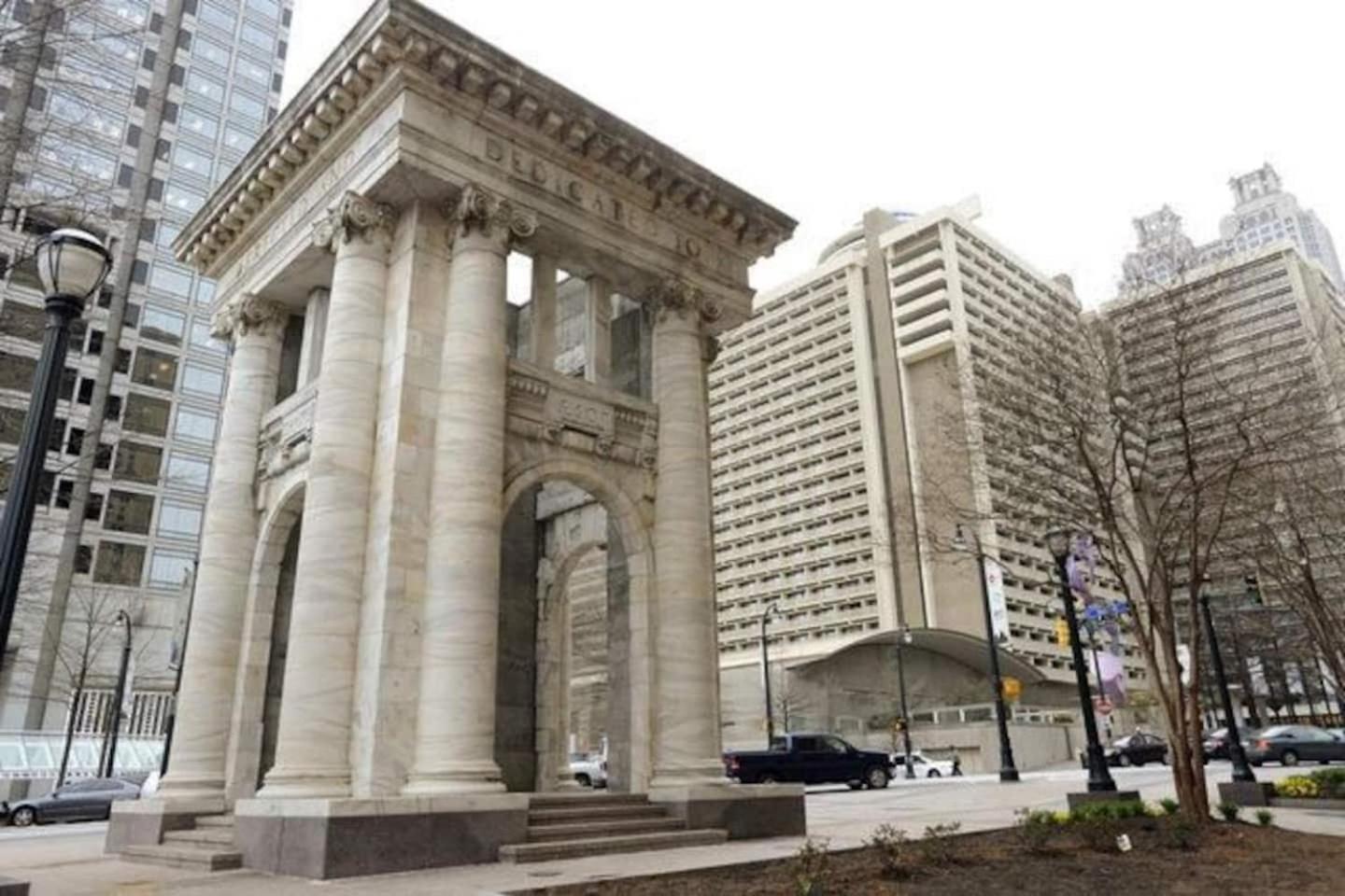 A Contemporary Unit, Downtown High-rise! *