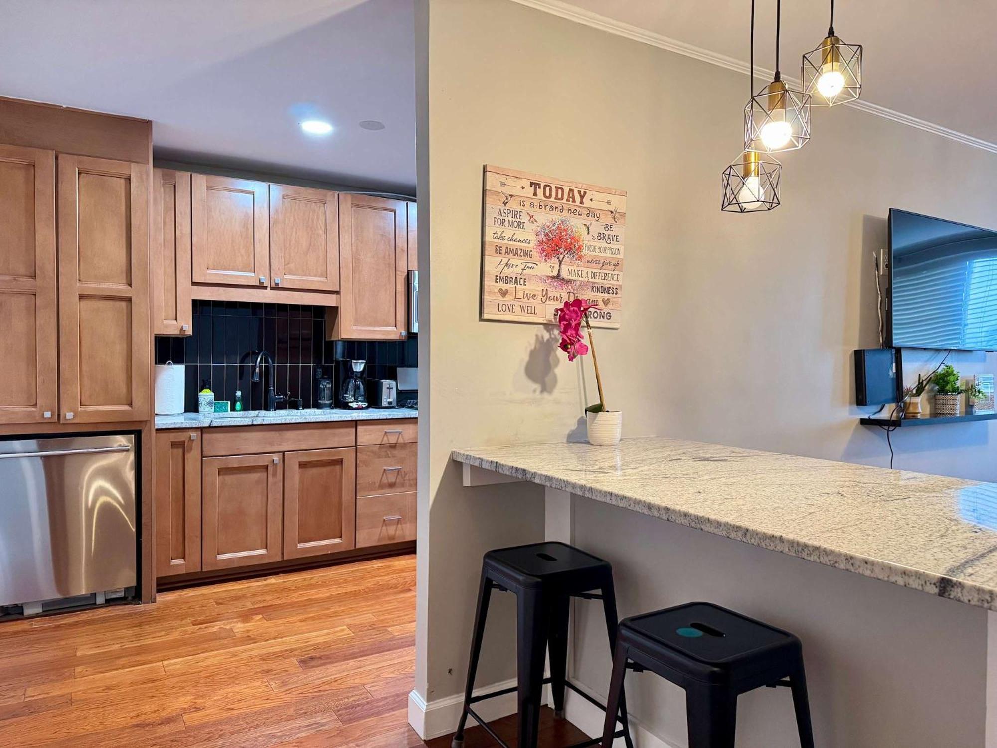 Holiday home 2br Chic Downtown Atl W Free Parking Lm602 *