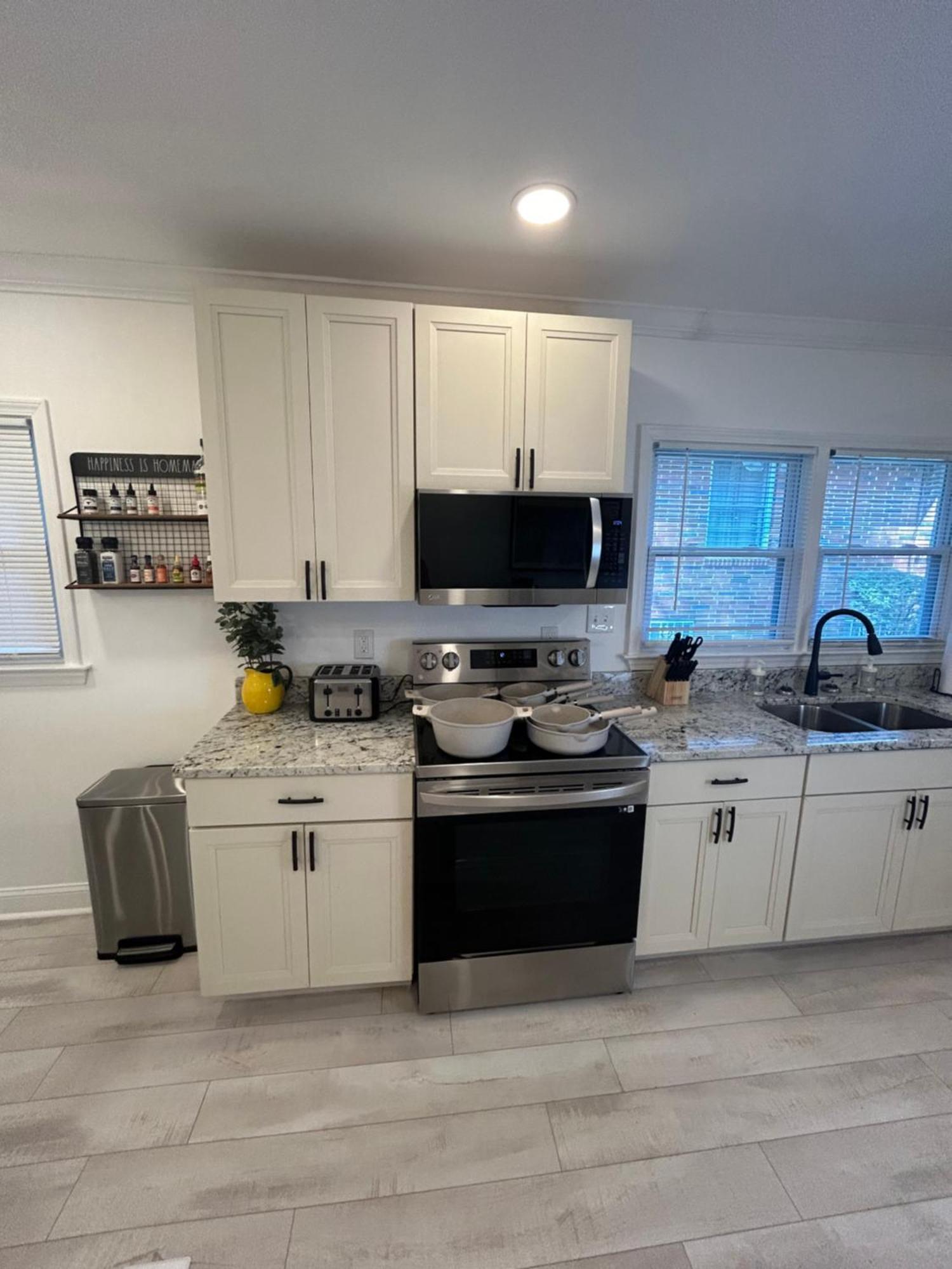 Southern Comfort Renovated, Relaxing, Ready Minutes From Downtown And Mercedes Benz Stadium