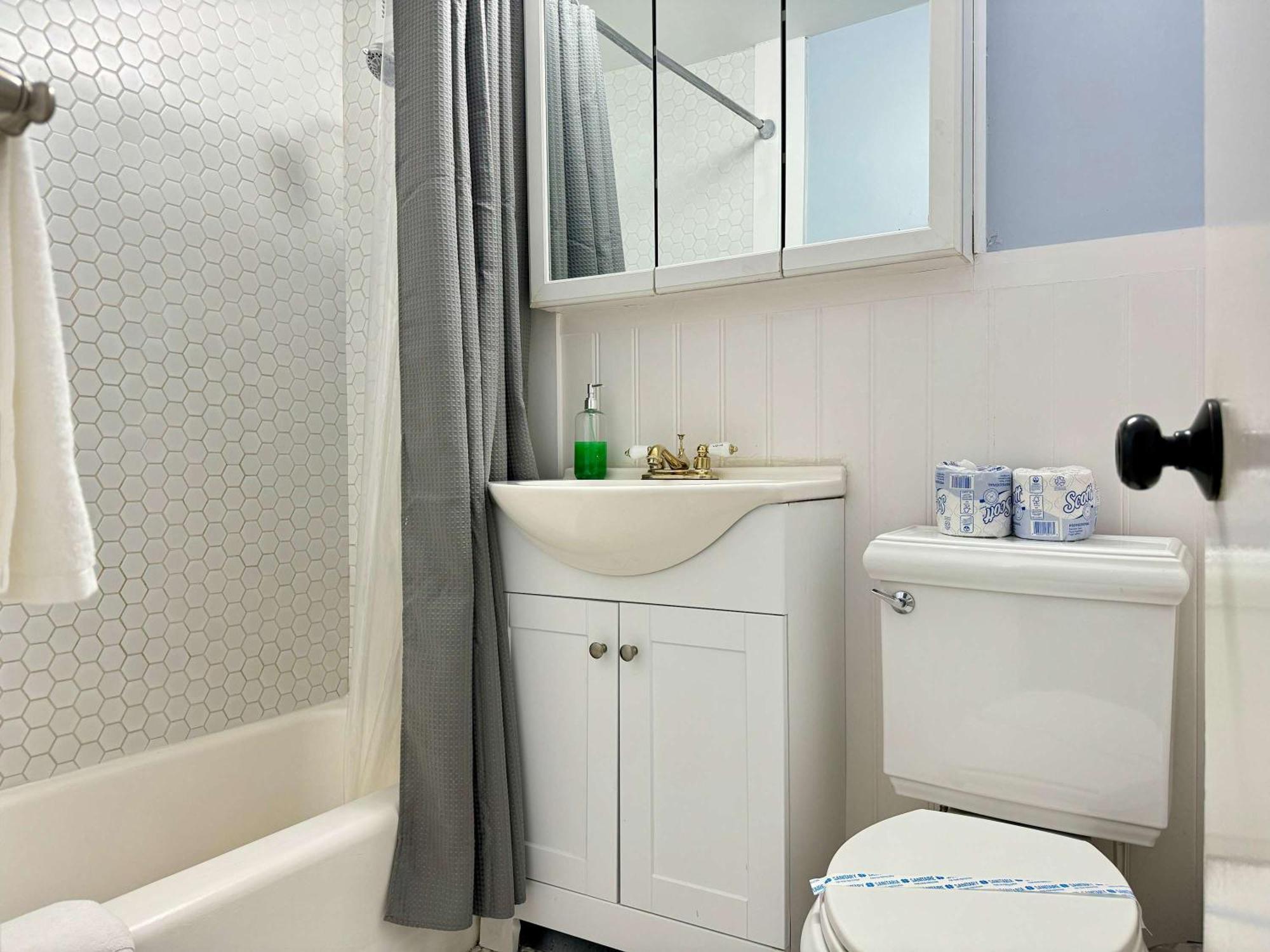 Downtown View Renovated 2 Beds Free Parking Lm1503 *