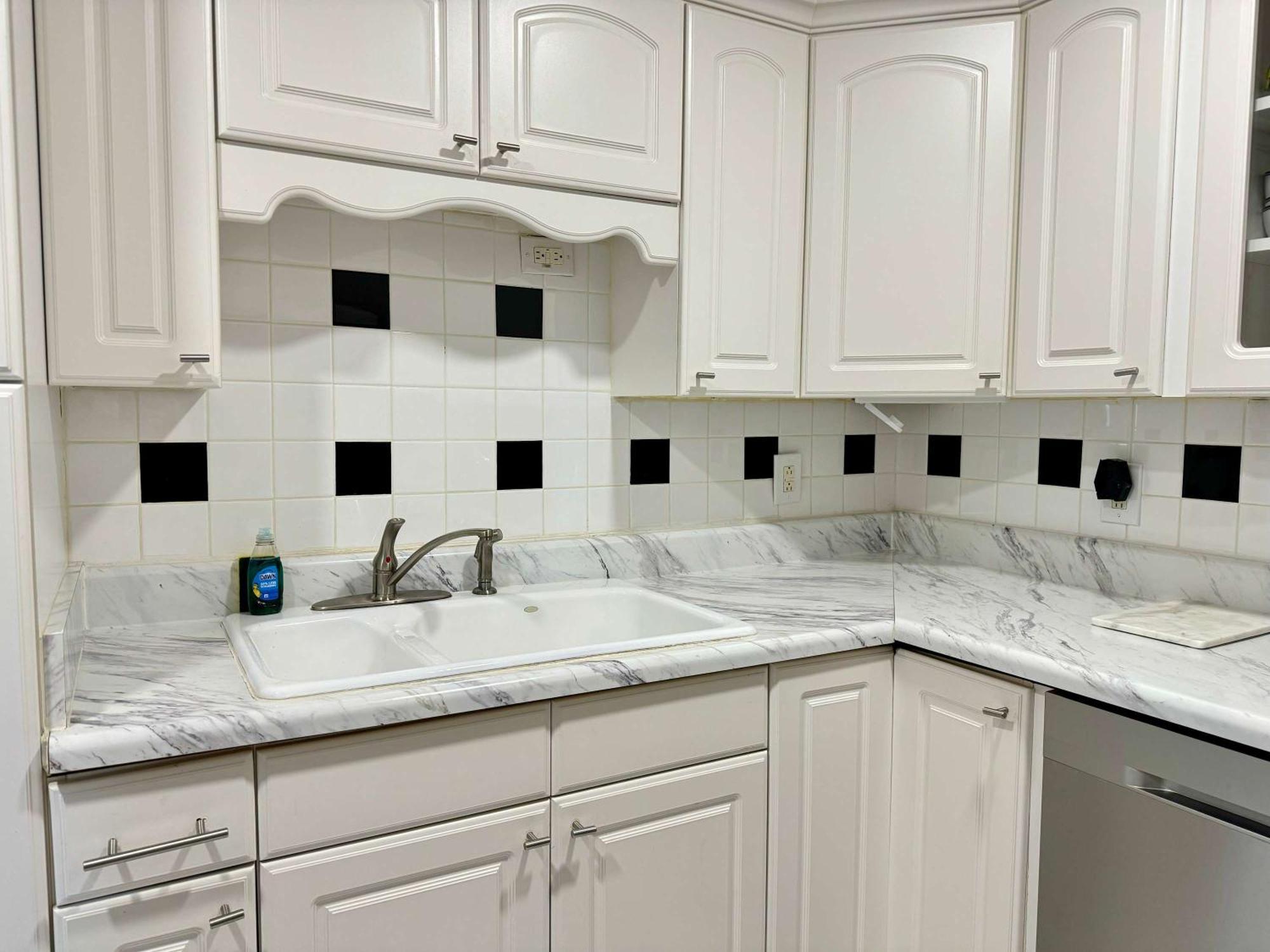 Downtown View Renovated 2 Beds Free Parking Lm1503 *