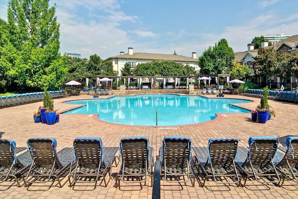 The Golden Noir Retreat-buckhead * Atlanta