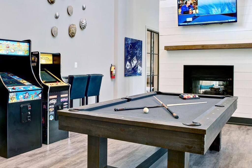 Apartment The Golden Noir Retreat-buckhead