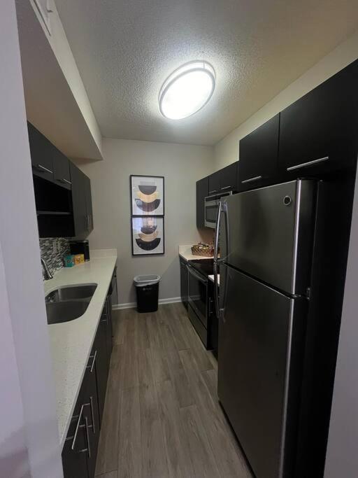 The Golden Noir Retreat-buckhead Apartment *