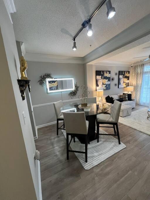Apartment The Golden Noir Retreat-buckhead Atlanta