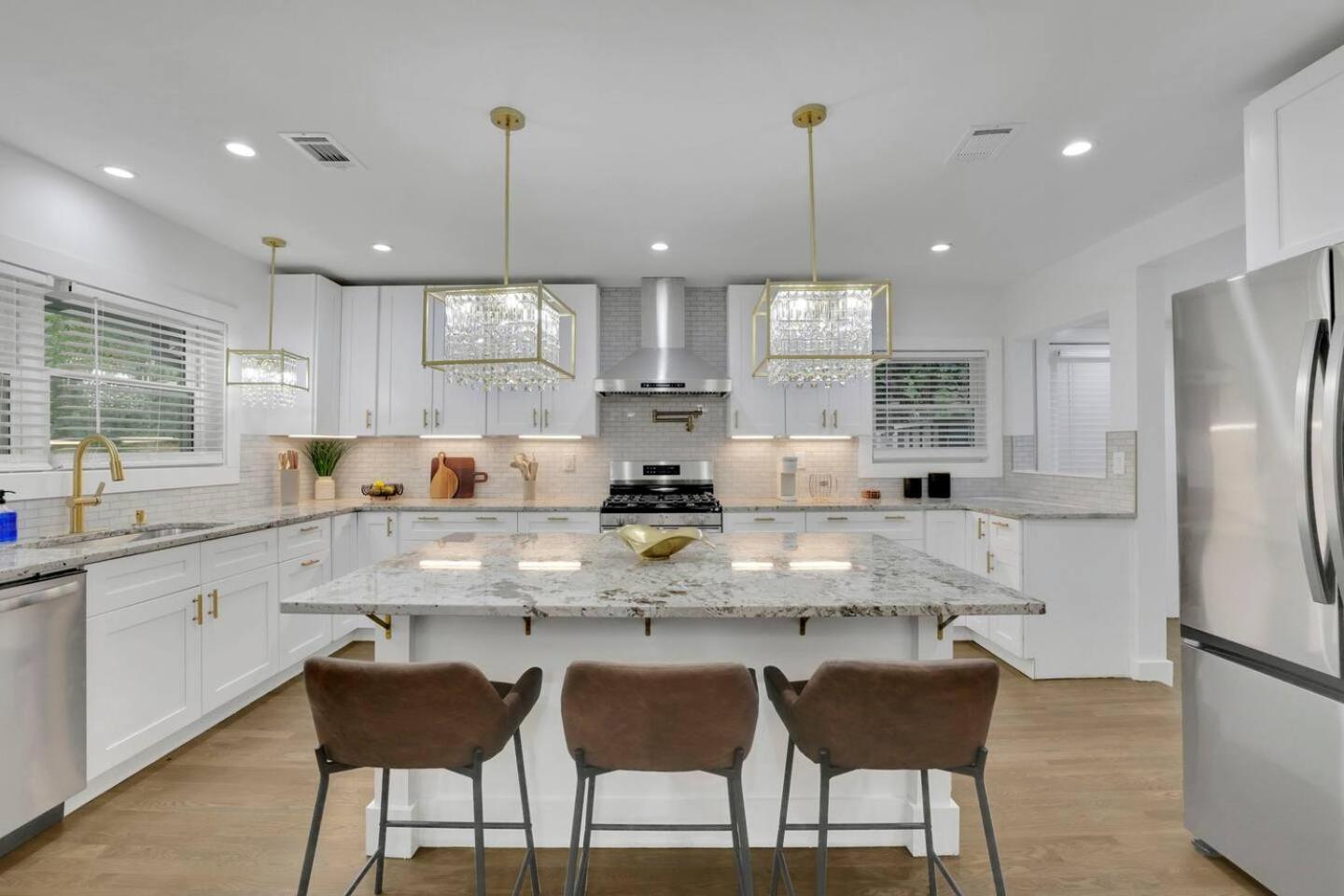 Luxury 7br Buckhead Oasis Wpool,gameroom&firepit * Atlanta