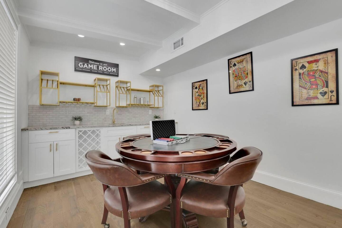 Luxury 7br Buckhead Oasis Wpool,gameroom&firepit Holiday home Atlanta
