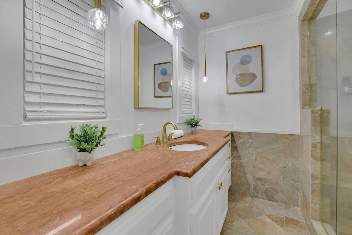 Luxury 7br Buckhead Oasis Wpool,gameroom&firepit Holiday home *