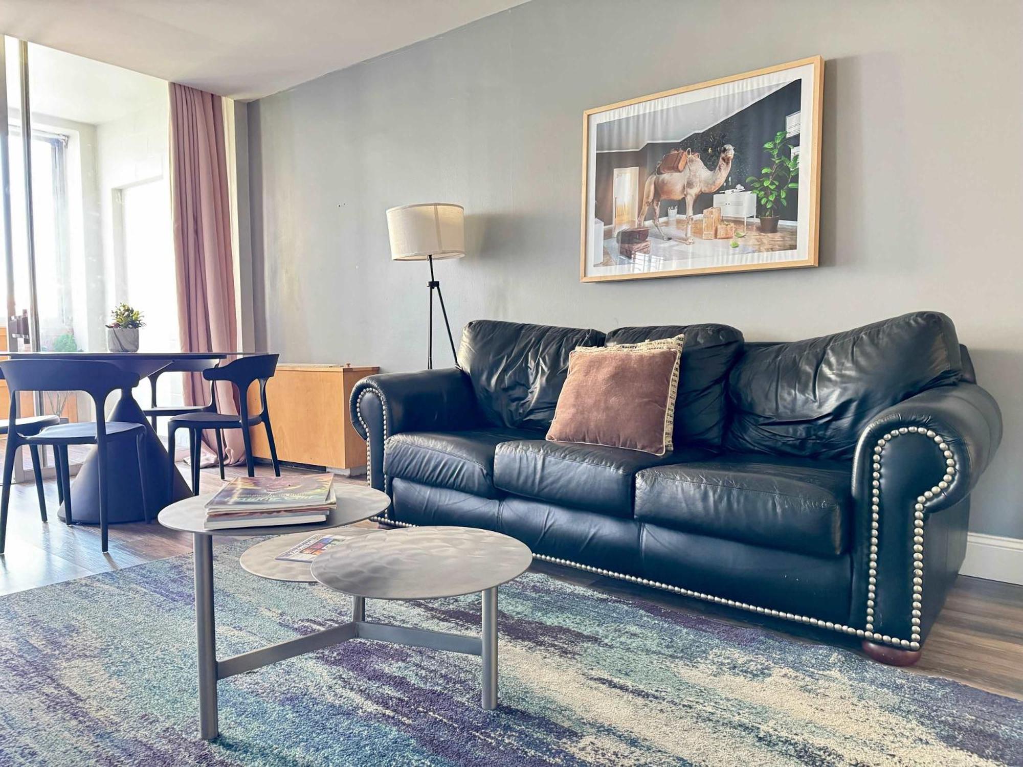 Downtown! High Rise! Onsite Parking Lm609