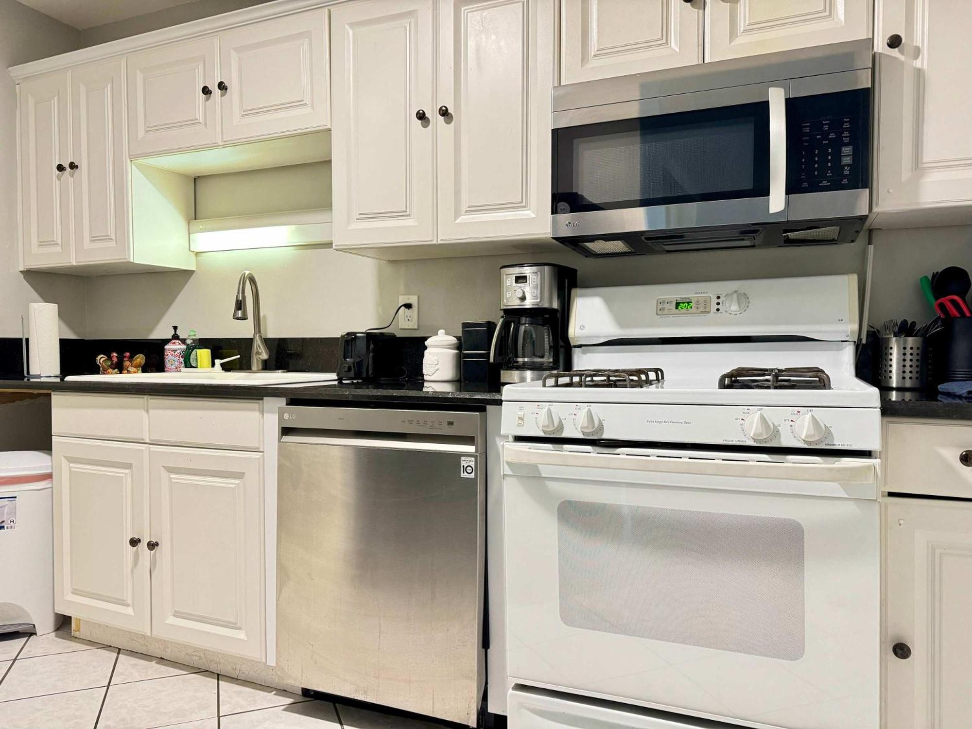 Holiday home Downtown! High Rise! Onsite Parking Lm609 *