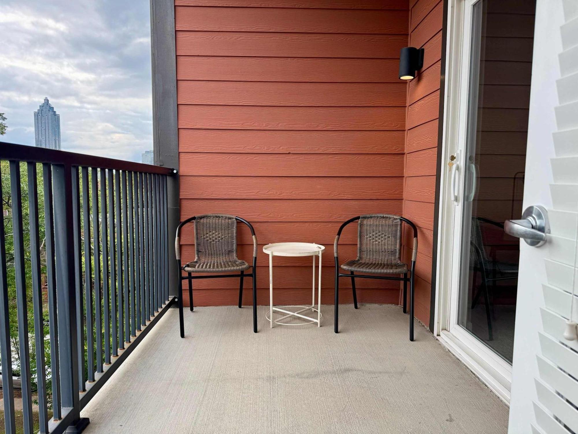 Luxury New 1b1b Private Balcony View 525pkwy *