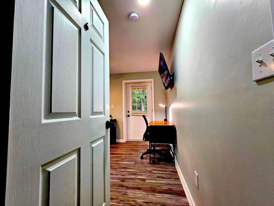 Private With Seperate Bathroom Near Downtown Atl *