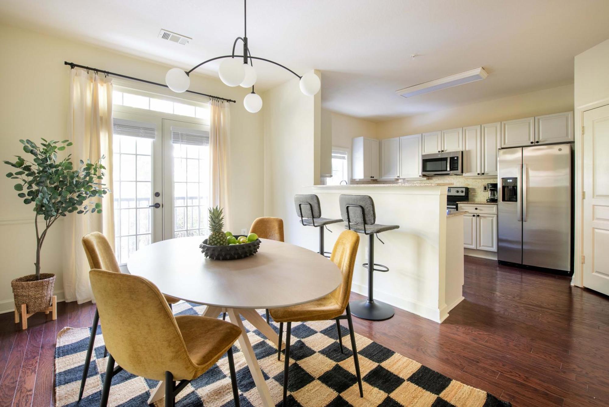 Tres Chic Apartment