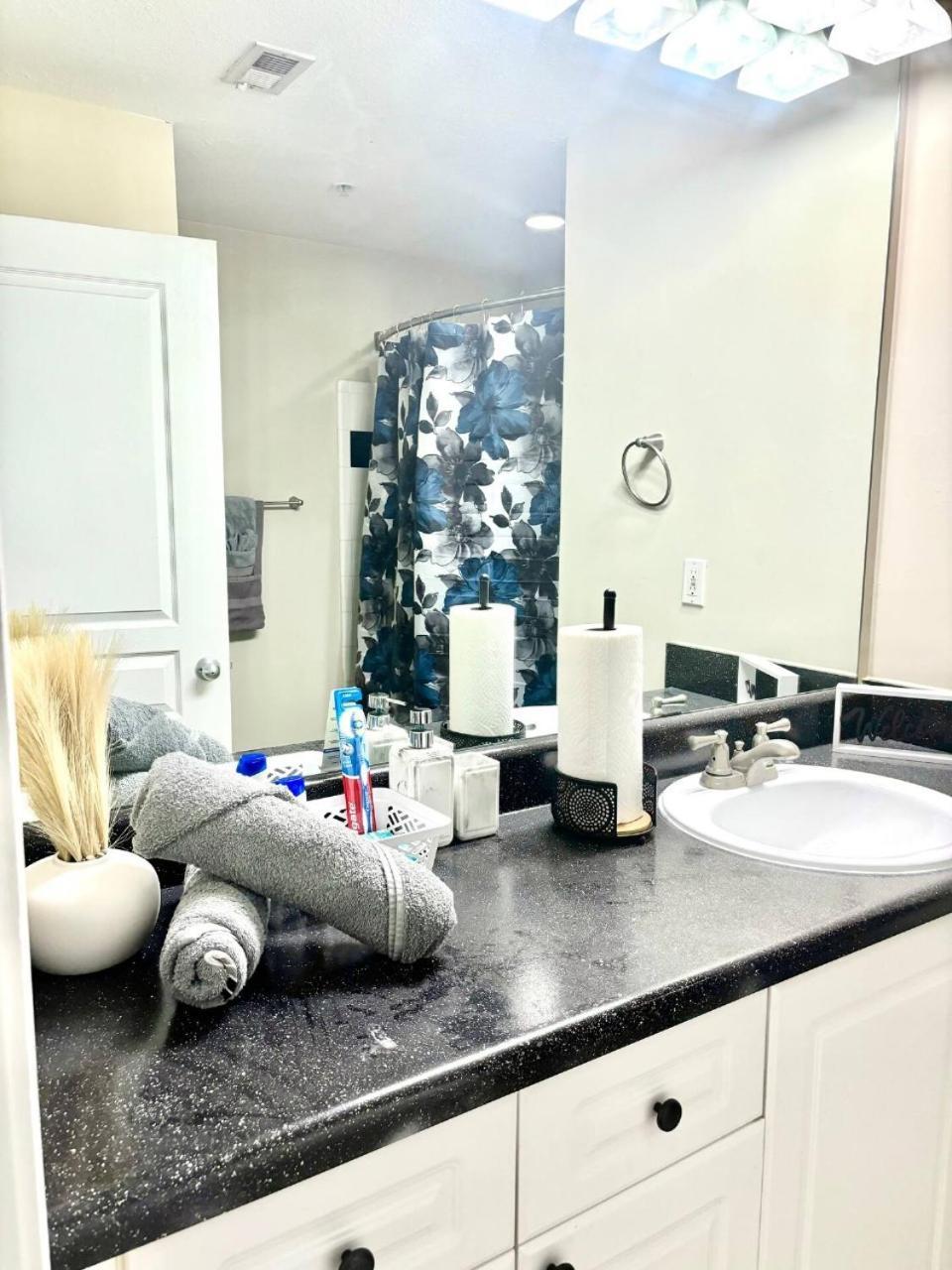 Luxury -2br- Buckhead Retreat - Free Parking Apartment Atlanta
