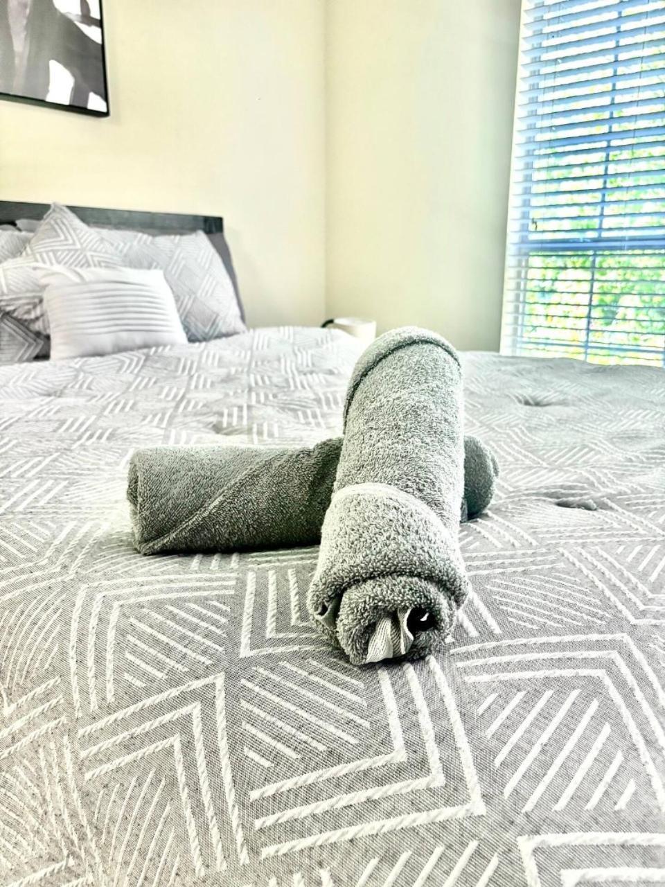 Luxury -2br- Buckhead Retreat - Free Parking Apartment