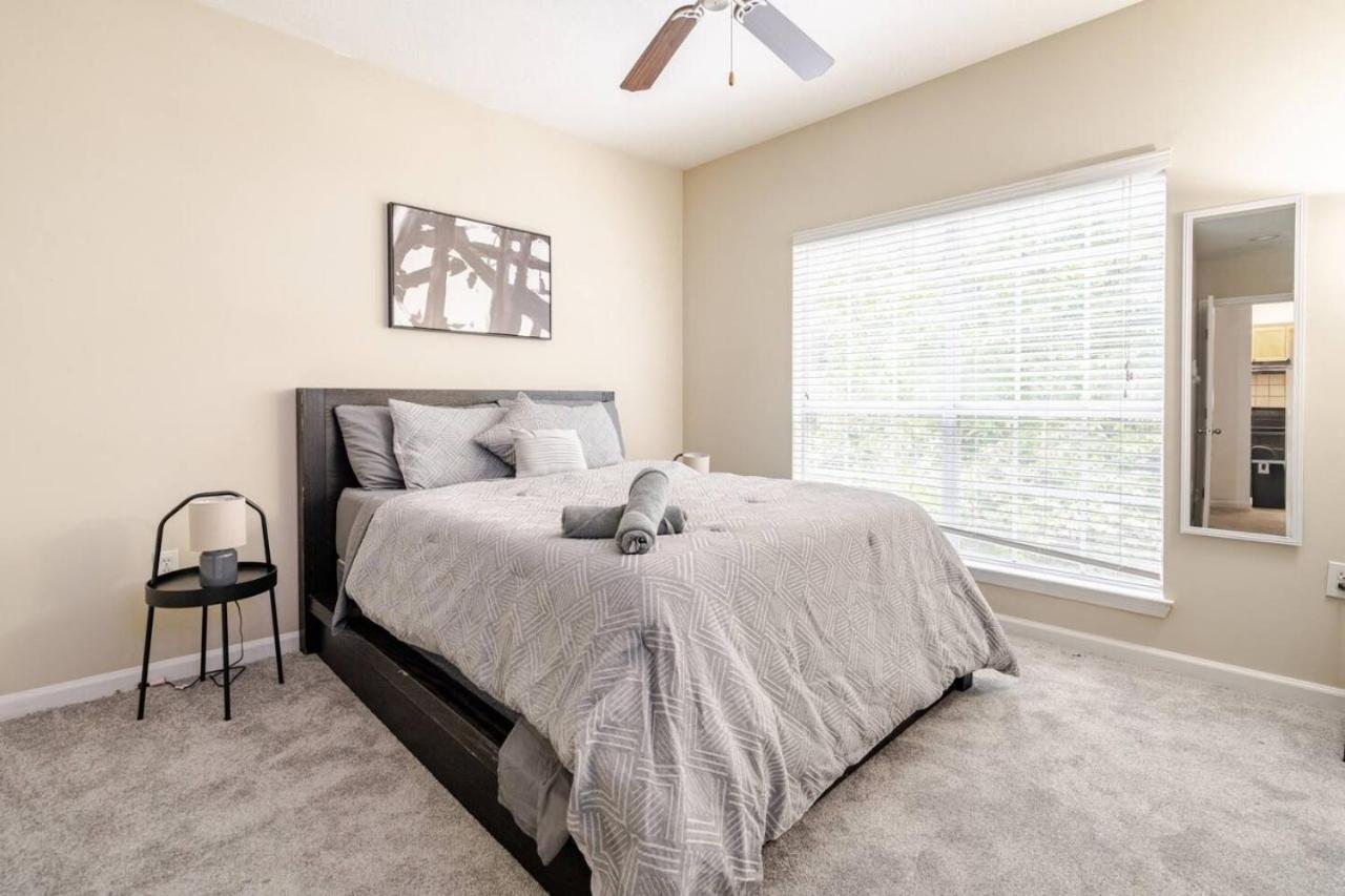 Luxury -2br- Buckhead Retreat - Free Parking Apartment