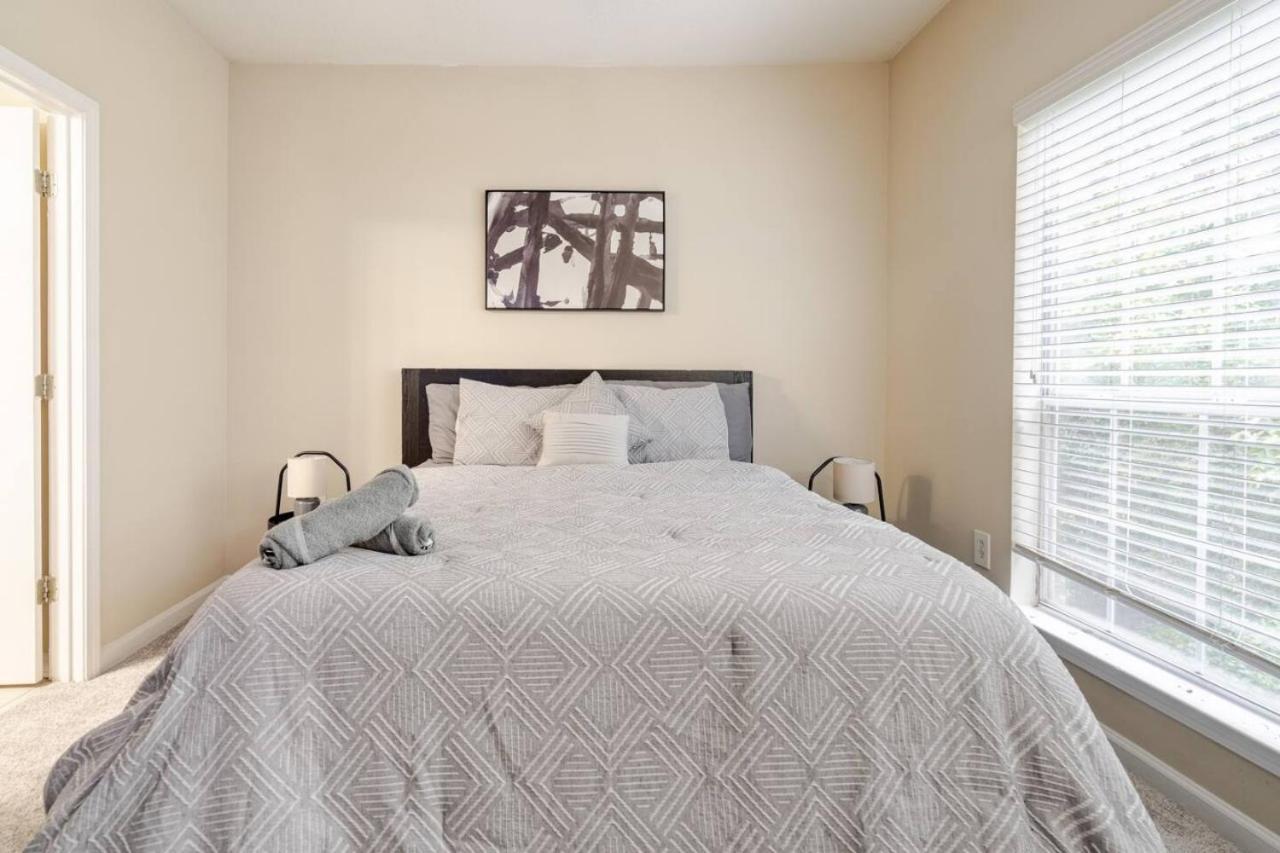 Luxury -2br- Buckhead Retreat - Free Parking Apartment *