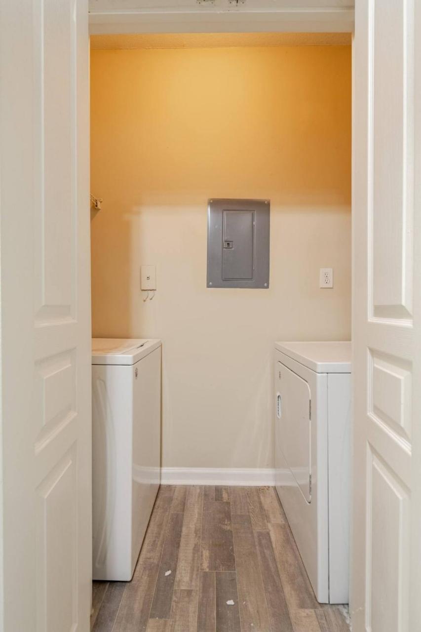 Luxury -2br- Buckhead Retreat - Free Parking *