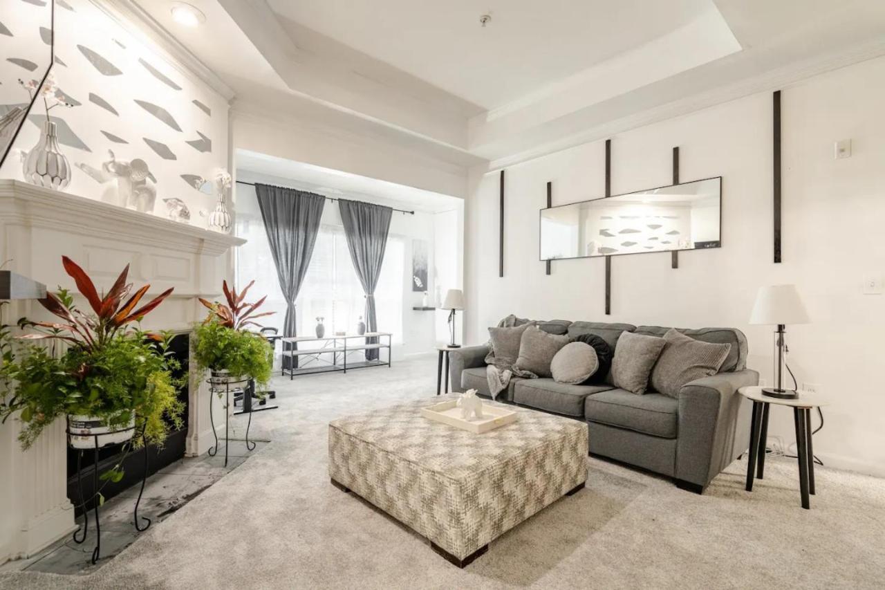 Luxury -2br- Buckhead Retreat - Free Parking Apartment *