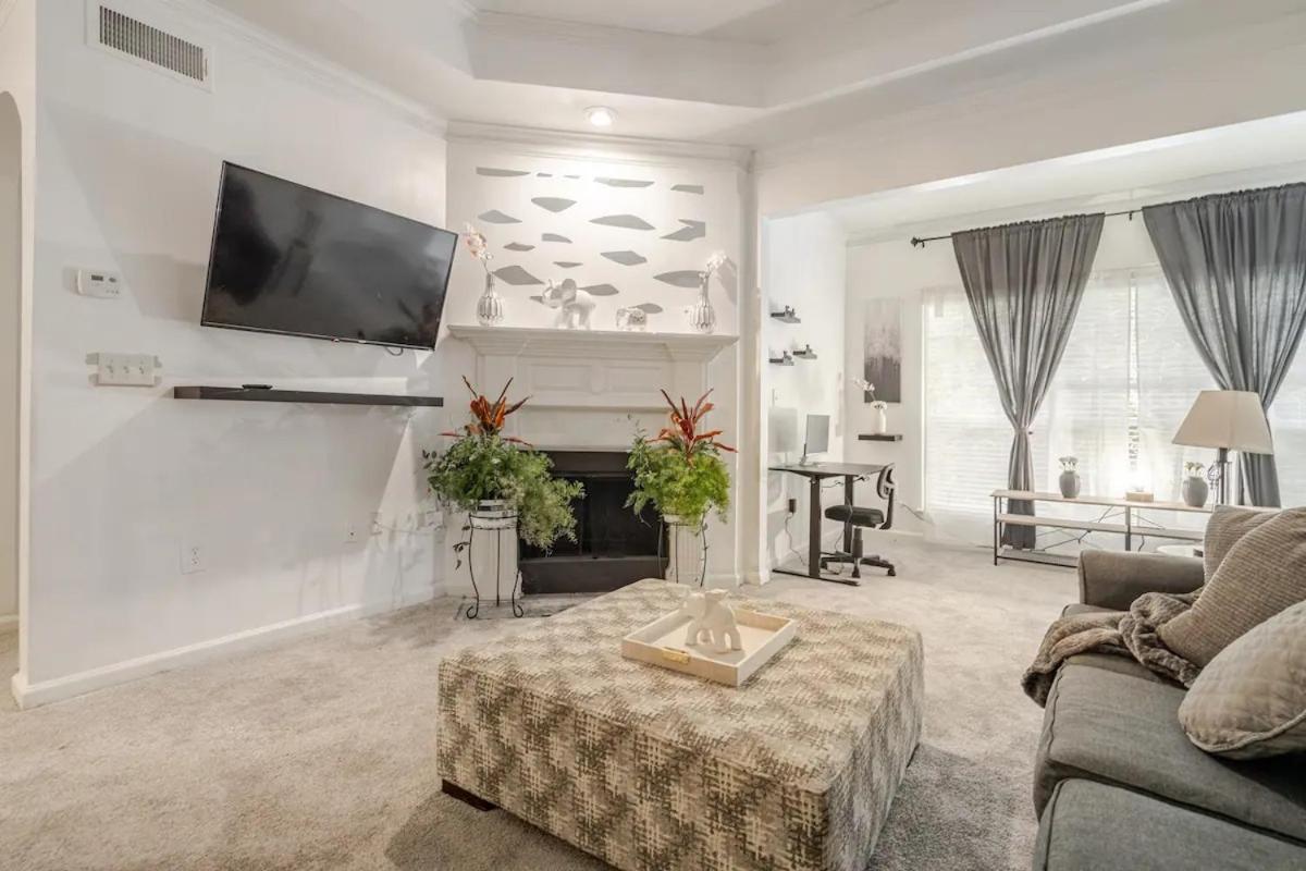 Luxury -2br- Buckhead Retreat - Free Parking Apartment Atlanta