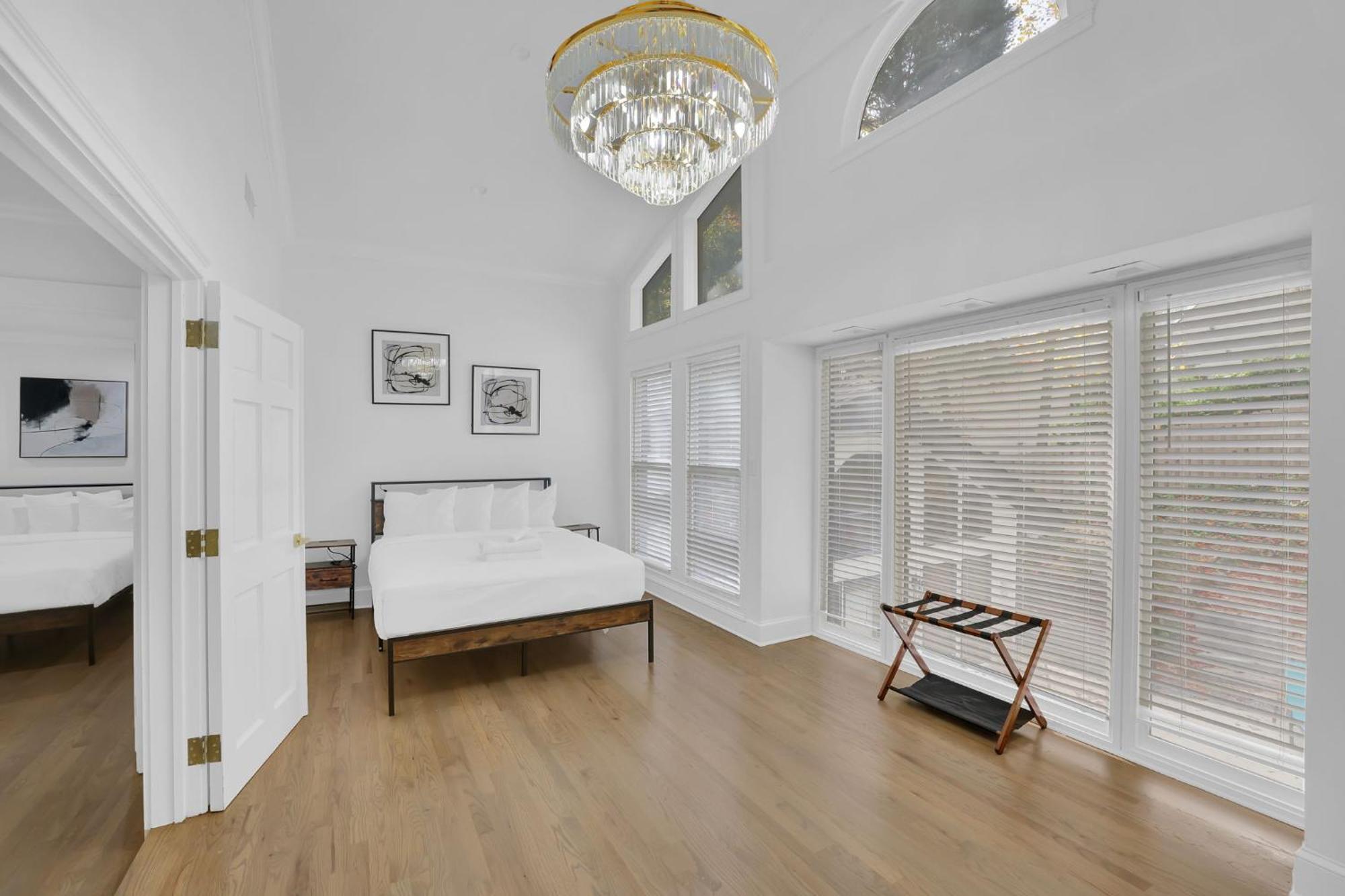 Luxury 7br Buckhead Oasis Wpool,gameroom&firepit Holiday home *