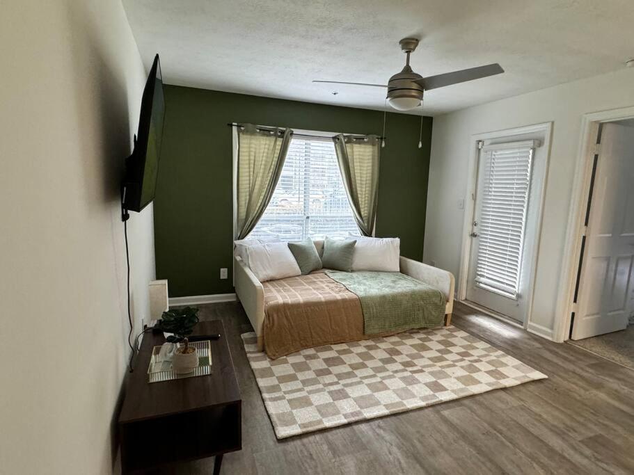 Midtown Luxury Getaway Apartment *
