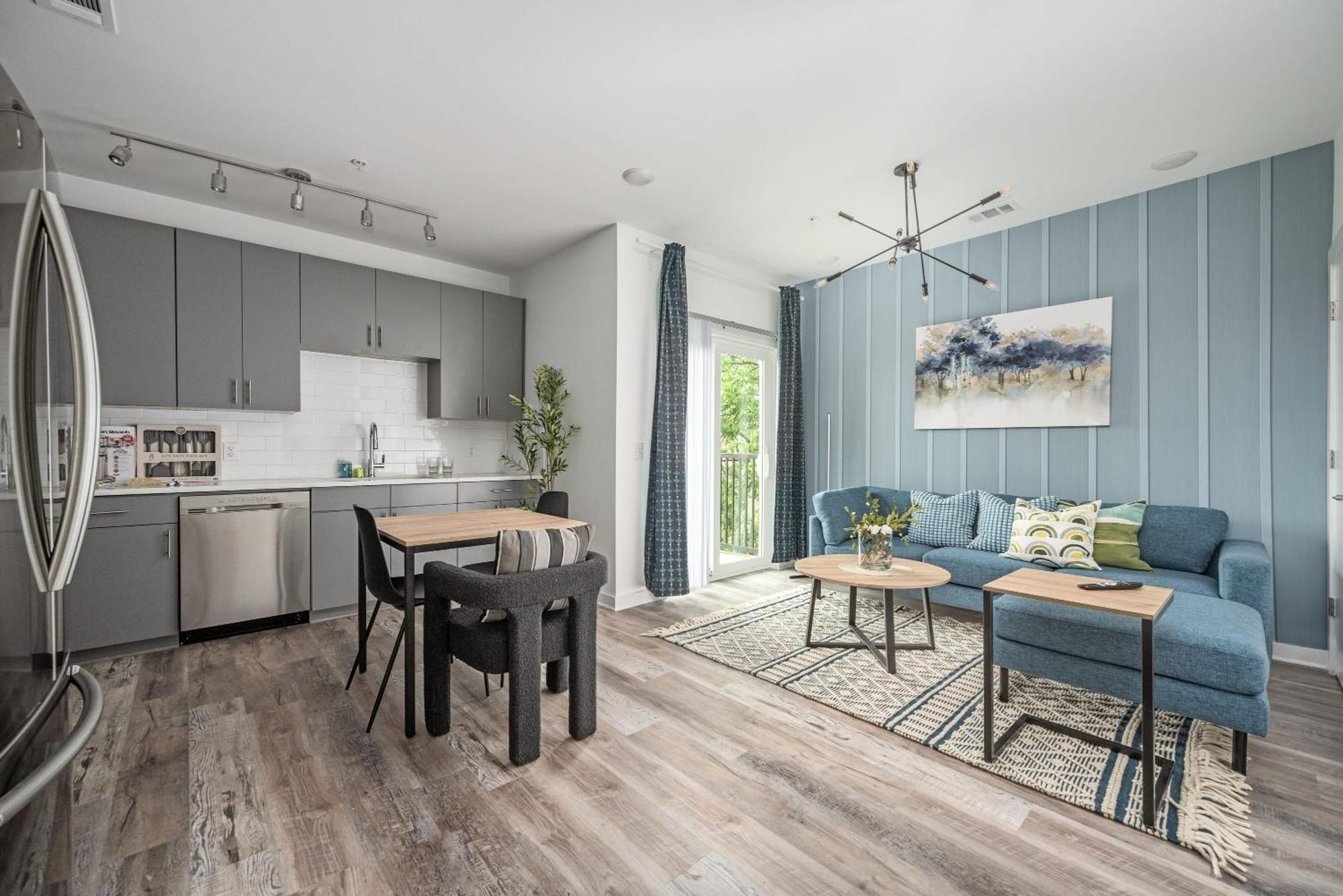 Holiday home Luxury Loft Penthouse Roof Balcony Washer Dryer 542blvd *