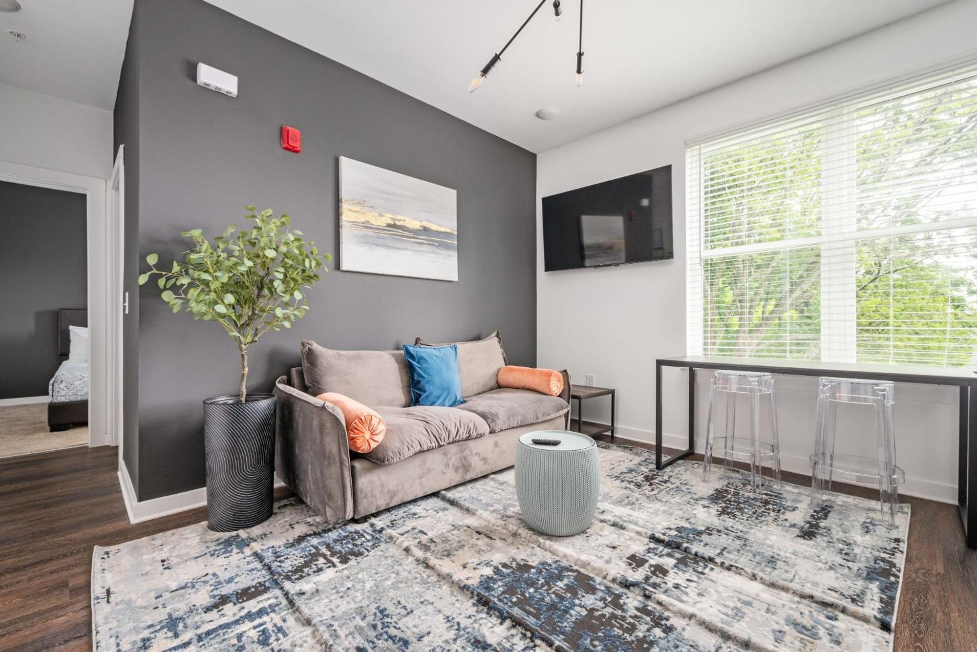 Holiday home Luxury 1b1b With Balcony Downtown 542blvd *