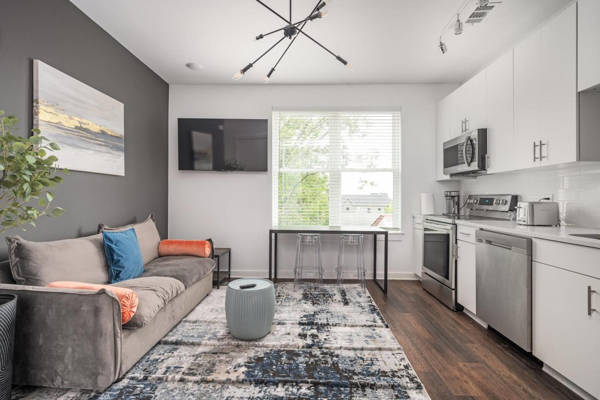 Holiday home Luxury 1b1b With Balcony Downtown 542blvd *