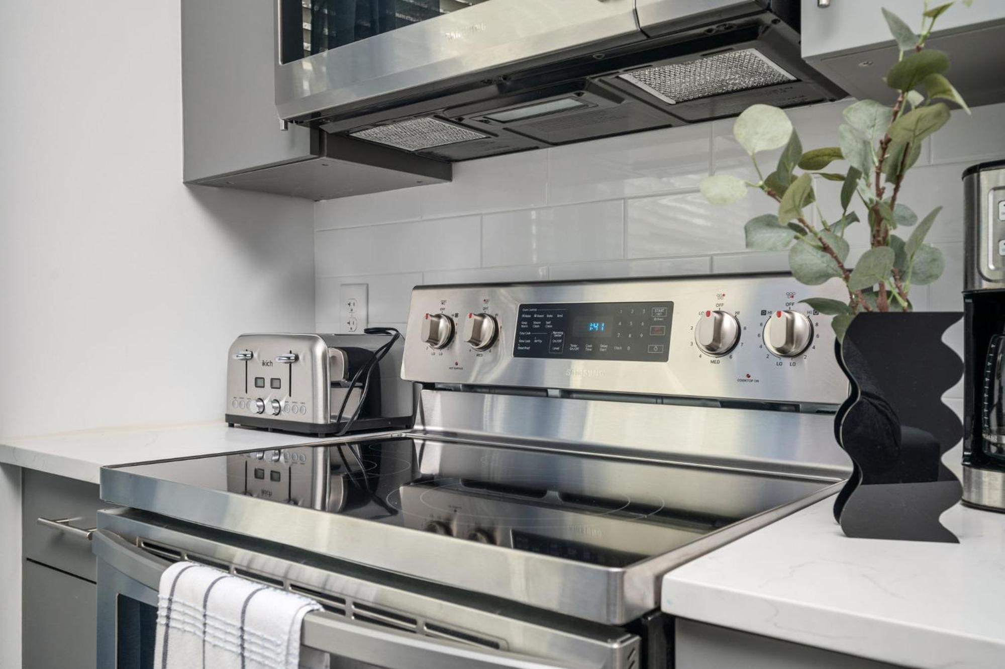 Luxury 1b1b With Balcony Downtown 542blvd Holiday home *