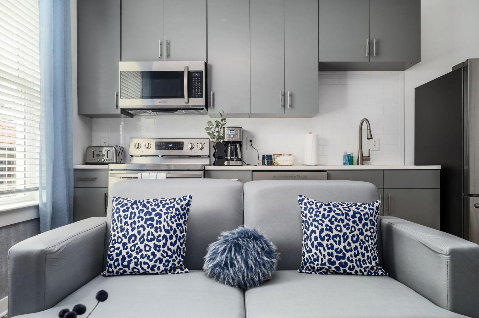 Luxury 1b1b With Balcony Downtown 542blvd *