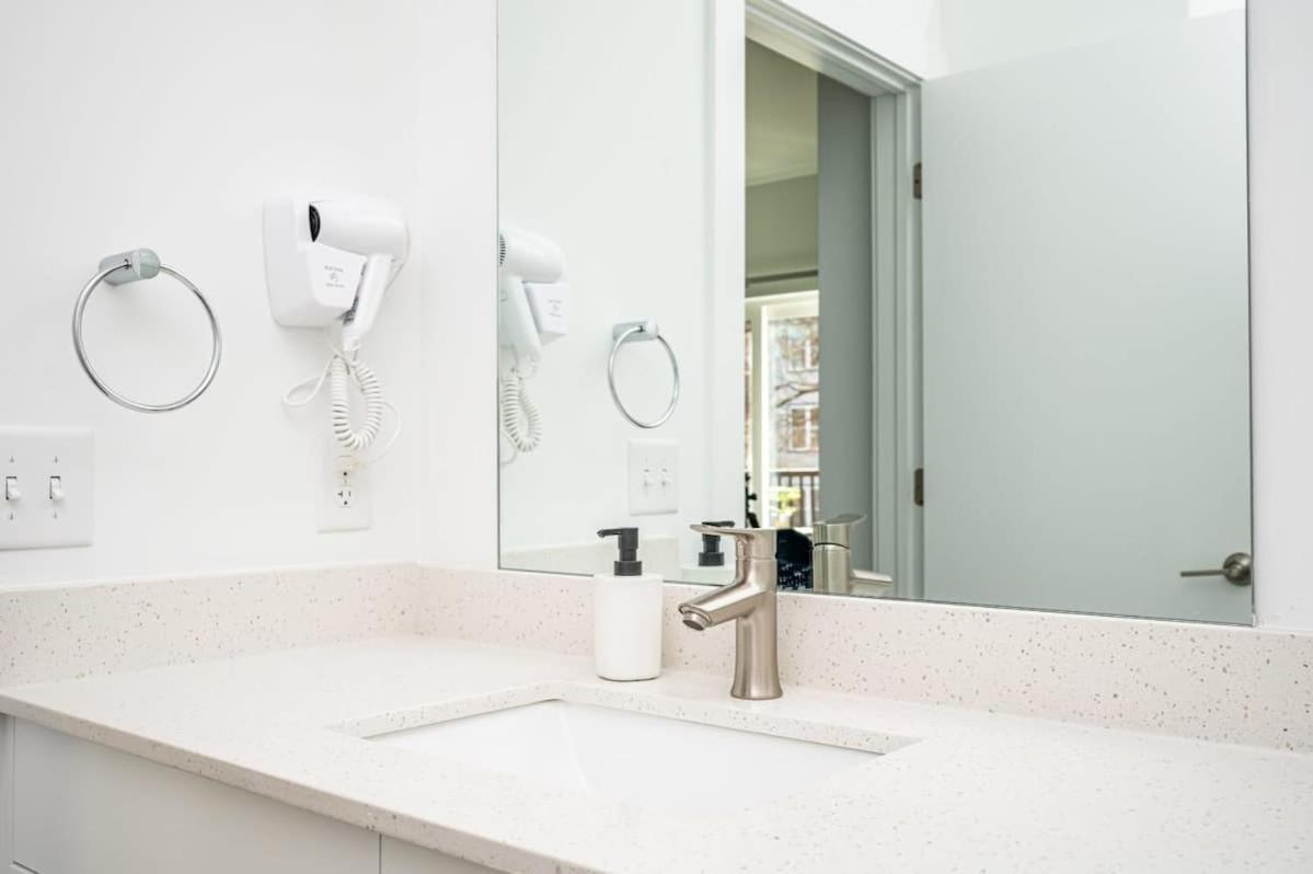 Apartment Luxe 1br With Balcony In Downtown 542blvd