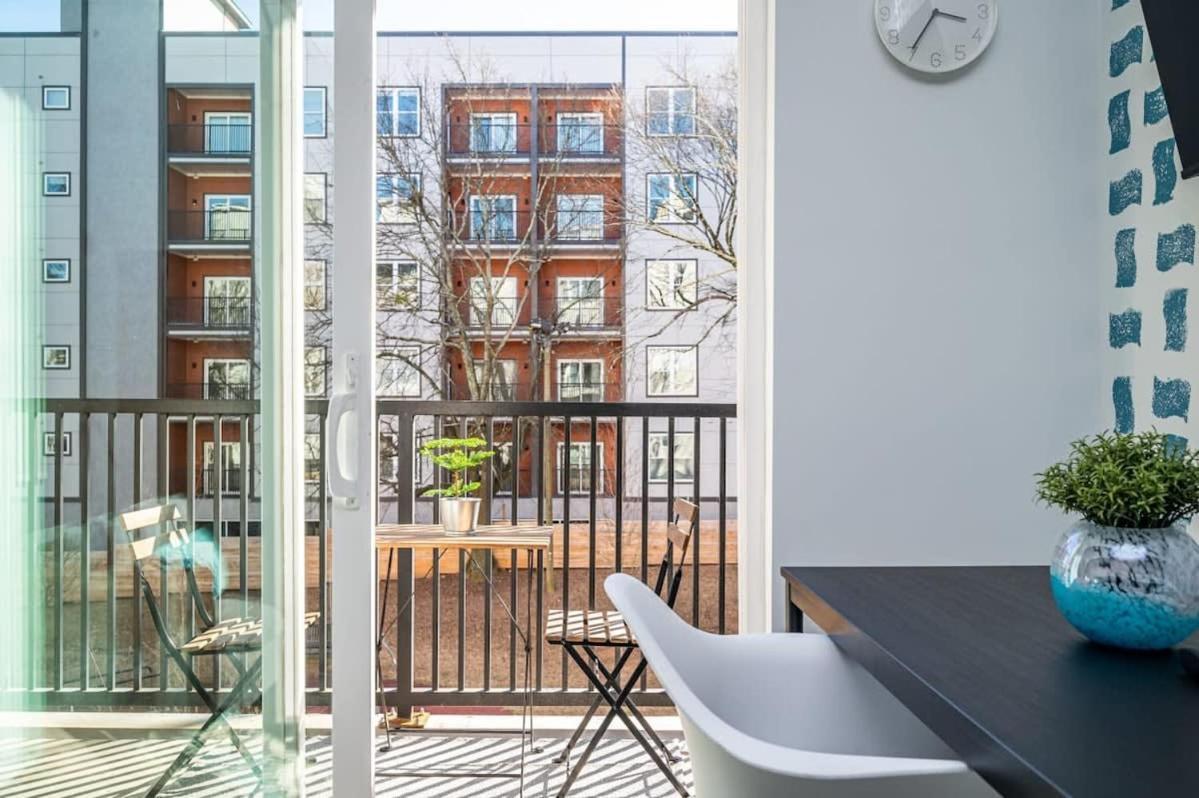 Luxe 1br With Balcony In Downtown 542blvd Apartment *