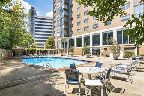 View Newly Renovated 5 Beds With Free Parking Lm406