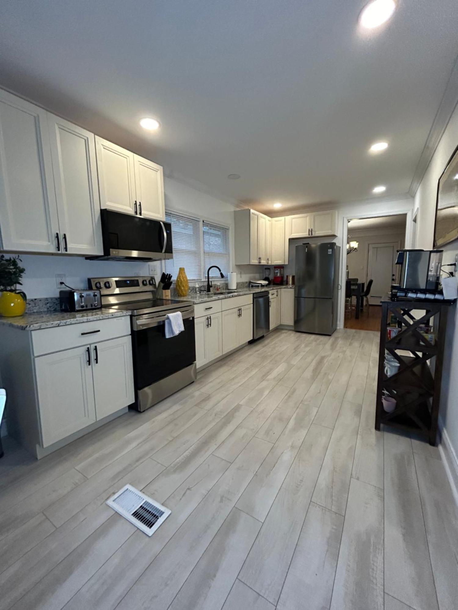 Southern Comfort Renovated, Relaxing, Ready Minutes From Downtown And Mercedes Benz Stadium *