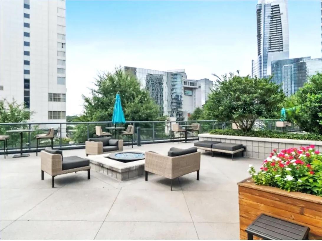 Apartment Skyline Retreat Penthouse, Floor, Year Round Pool, View! *