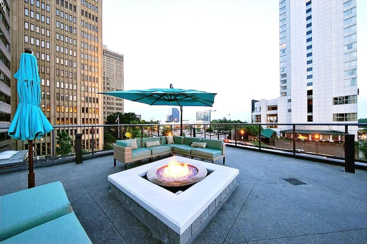 Skyline Retreat Penthouse, Floor, Year Round Pool, View! Apartment Atlanta