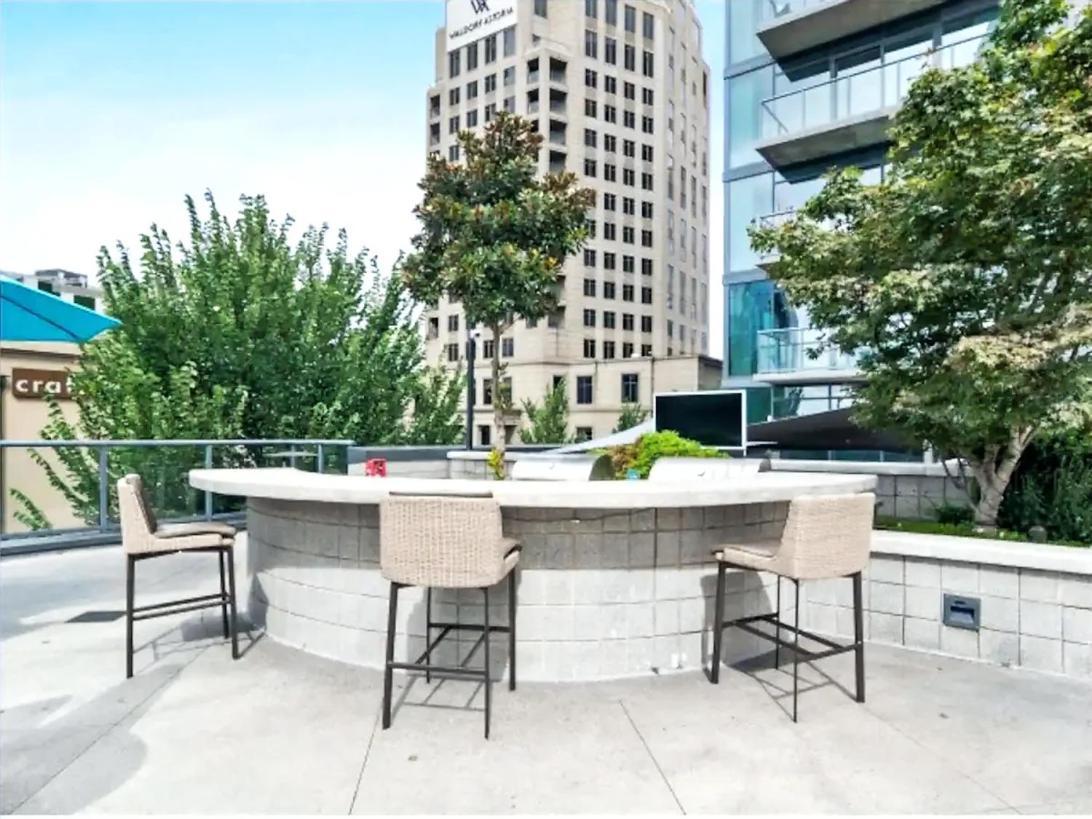 Apartment Skyline Retreat Penthouse, Floor, Year Round Pool, View! Atlanta