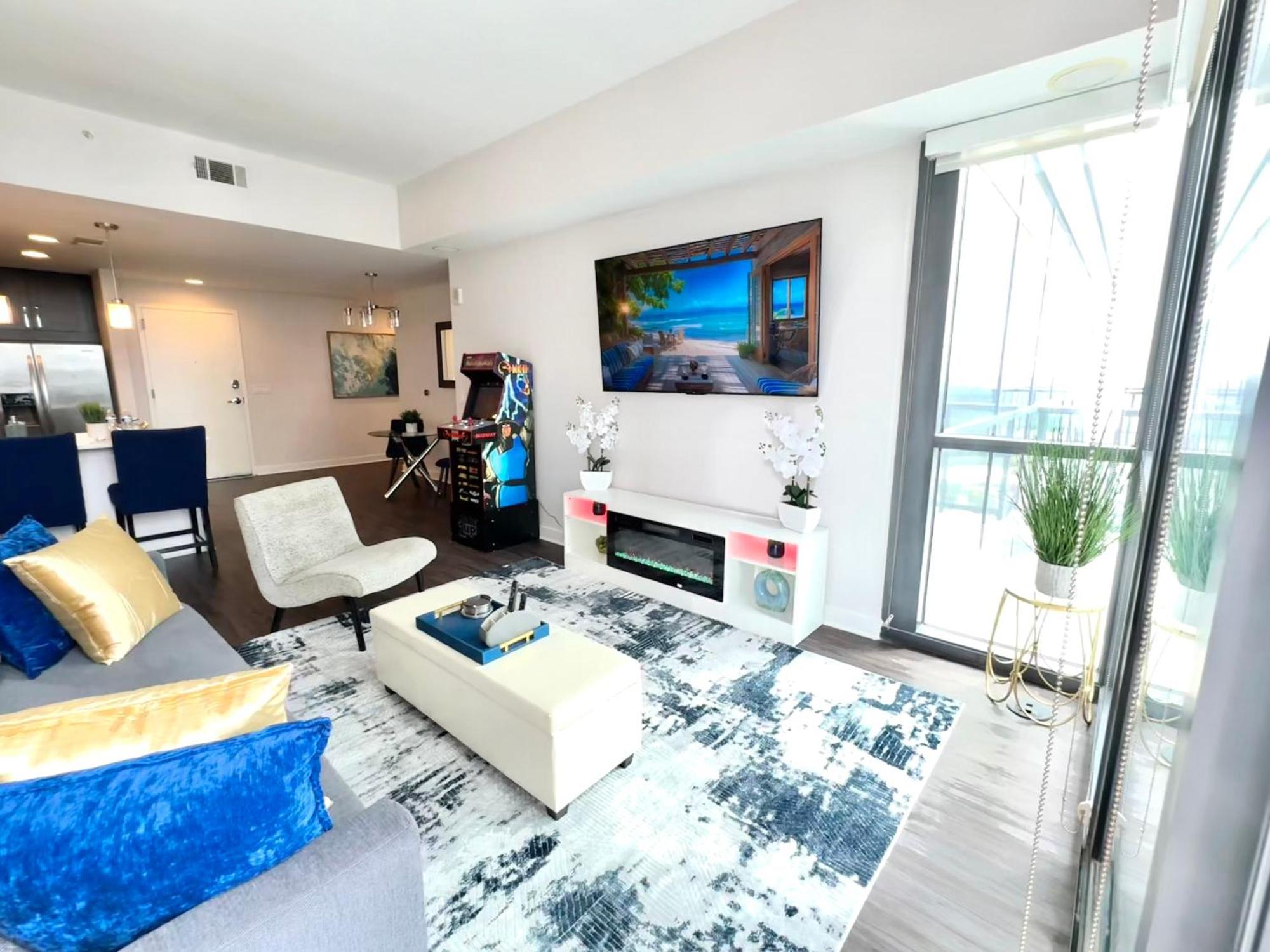 Skyline Retreat Penthouse, Floor, Year Round Pool, View! Apartment Atlanta