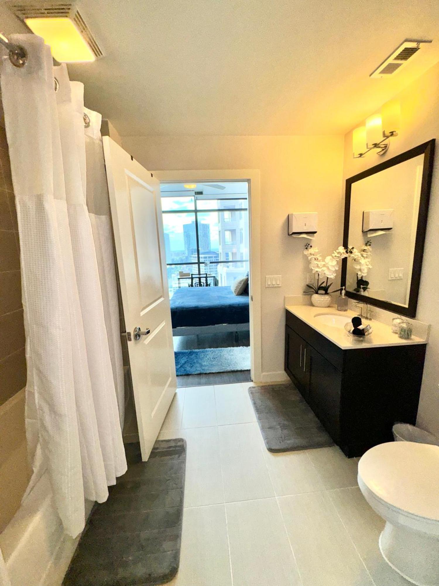 Apartment Skyline Retreat Penthouse, Floor, Year Round Pool, View! Atlanta