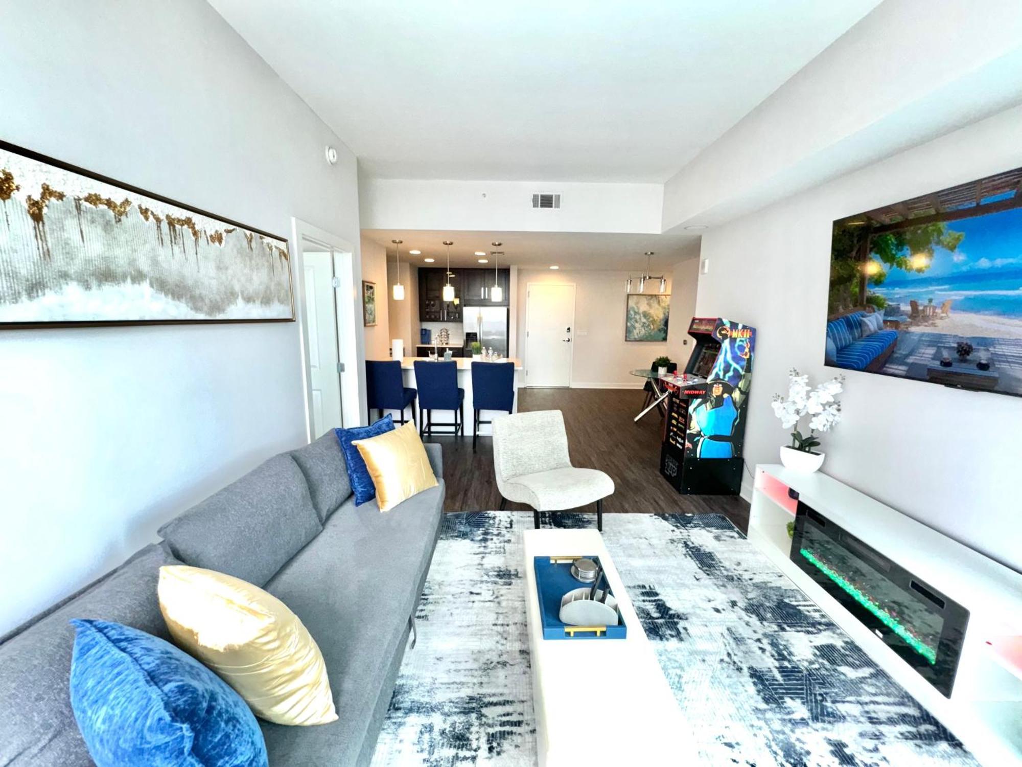 Skyline Retreat Penthouse, Floor, Year Round Pool, View!